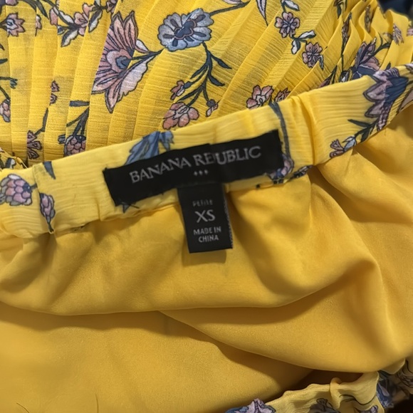 Banana Republic Factory Pleated Layer Skirt in Golden Yellow and Purple XS - Picture 4 of 5